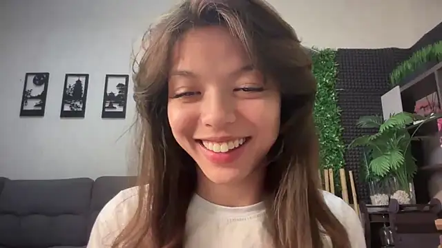 DesiredHoney online show from October 5, 2025, 4:38 pm