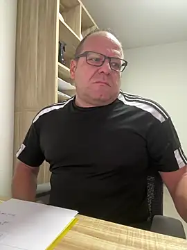 coupleLatinaLovers online show from October 9, 2025, 4:54 am