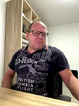 coupleLatinaLovers online show from October 20, 2025, 5:30 am