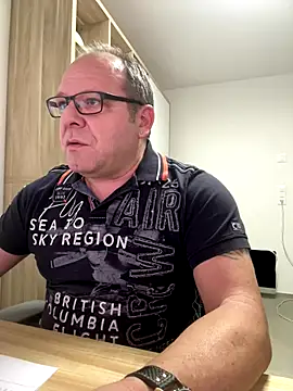 coupleLatinaLovers online show from December 17, 2025, 6:08 am