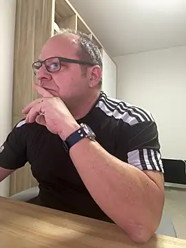 Snapshot of coupleLatinaLovers chatting on February 25, 2026, 7:29 am coupleLatinaLovers online show from February 25, 2026, 7:29 am