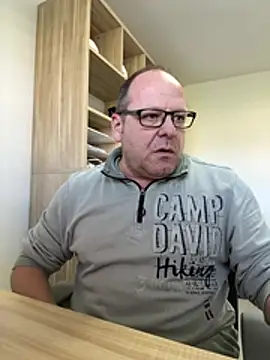 Snapshot of coupleLatinaLovers chatting on February 27, 2026, 10:48 am coupleLatinaLovers online show from February 27, 2026, 10:48 am