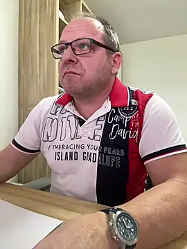 Snapshot of coupleLatinaLovers chatting on March 16, 2026, 8:29 am coupleLatinaLovers online show from March 16, 2026, 8:29 am