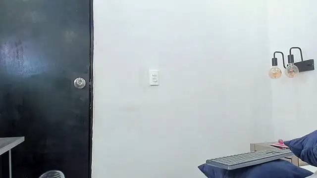 Snapshot of chloe_zulay chatting on February 13, 2026, 4:30 am chloe zulay online show from February 13, 2026, 4:30 am