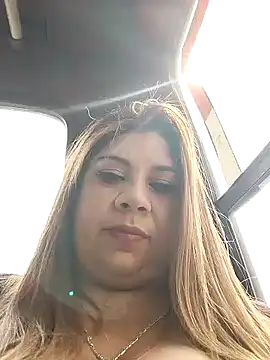 Laura-Hernandez online show from December 15, 2024, 6:15 pm