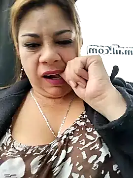 Laura-Hernandez online show from December 23, 2024, 4:06 pm