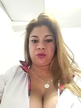 Laura-Hernandez online show from March 5, 2025, 2:45 pm