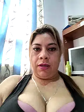 Laura-Hernandez online show from September 17, 2025, 2:41 pm