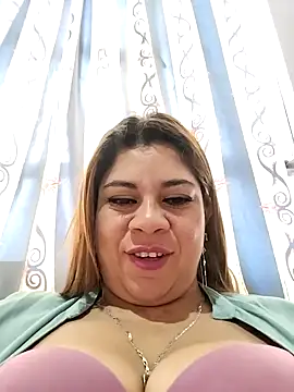 Laura-Hernandez online show from September 24, 2025, 1:58 pm