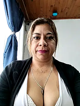 Laura-Hernandez online show from October 17, 2025, 3:03 pm