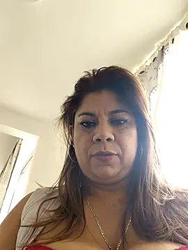 Laura-Hernandez online show from April 18, 2026, 6:01 pm