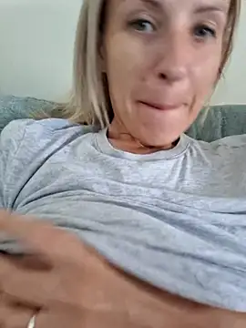 YourJuliena online show from February 20, 2025, 10:37 am