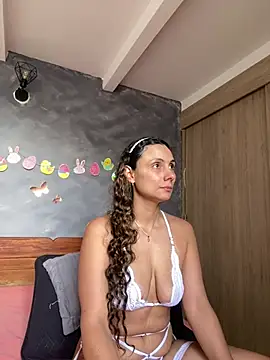 MafeeRoss online show from April 7, 2026, 8:09 pm