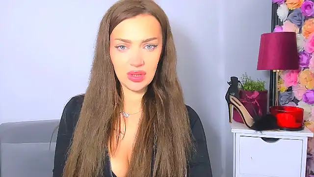 OliviaFantasy online show from November 3, 2025, 7:20 am