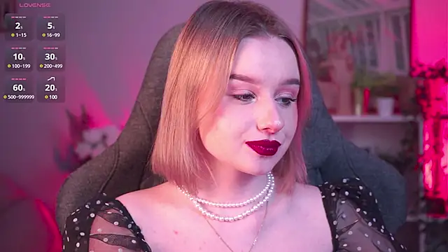 AdeleLoomis online show from December 6, 2024, 8:40 pm