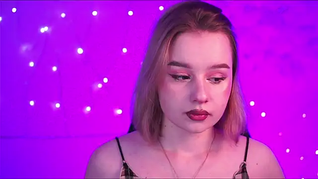 AdeleLoomis online show from December 10, 2024, 5:22 pm