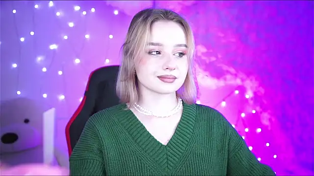 AdeleLoomis online show from December 14, 2024, 8:40 pm