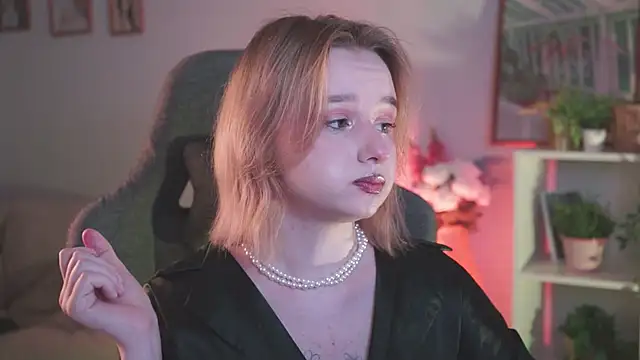 AdeleLoomis online show from December 16, 2024, 5:54 pm