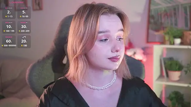 AdeleLoomis online show from December 16, 2024, 8:58 pm