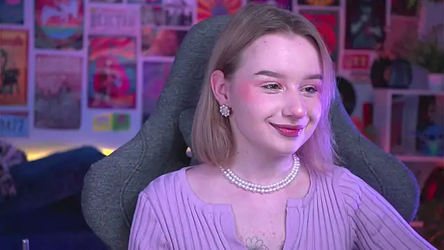 AdeleLoomis online show from December 18, 2024, 5:21 pm