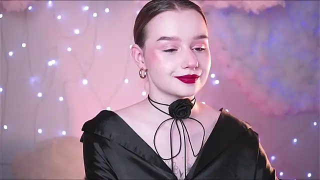 AdeleLoomis online show from December 19, 2024, 5:50 pm