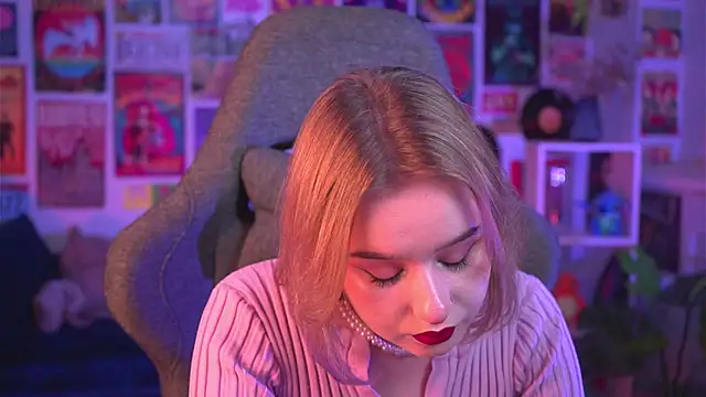 AdeleLoomis online show from December 20, 2024, 2:27 pm