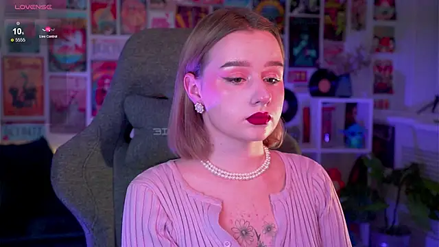 AdeleLoomis online show from December 20, 2024, 8:55 pm