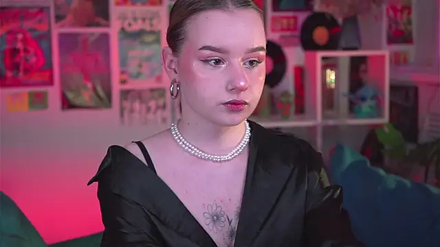 AdeleLoomis online show from December 21, 2024, 8:21 pm