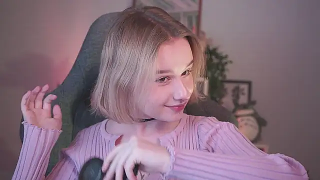 AdeleLoomis online show from January 8, 2025, 8:39 pm