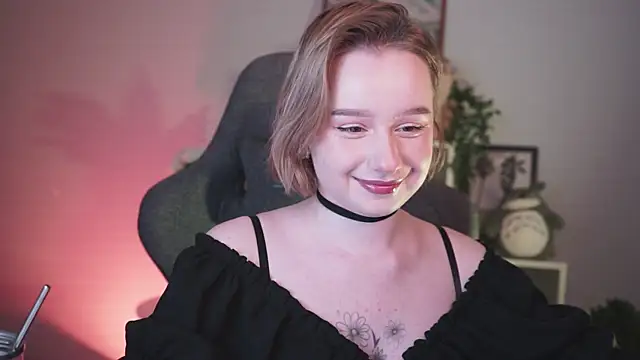 AdeleLoomis online show from January 9, 2025, 6:26 pm