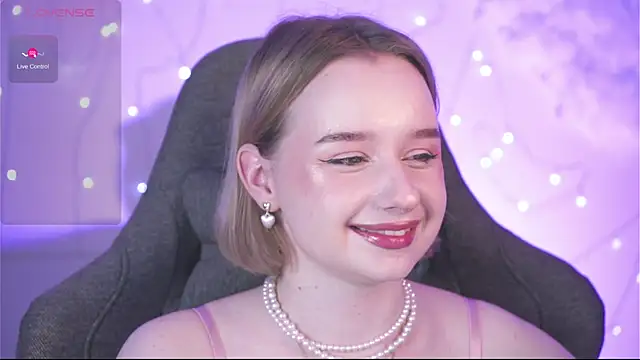 AdeleLoomis online show from January 13, 2025, 11:27 pm