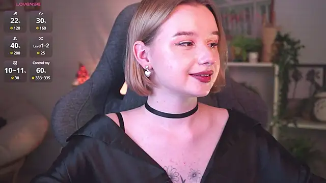 AdeleLoomis online show from January 15, 2025, 11:30 pm