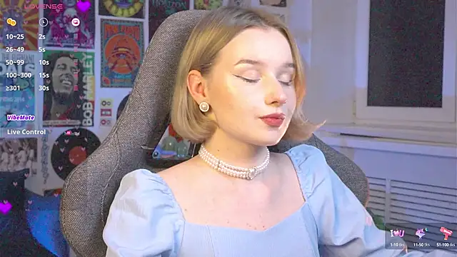 AdeleLoomis online show from January 28, 2025, 8:26 pm