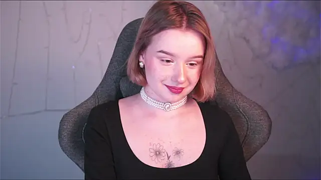 AdeleLoomis online show from February 2, 2025, 5:37 pm