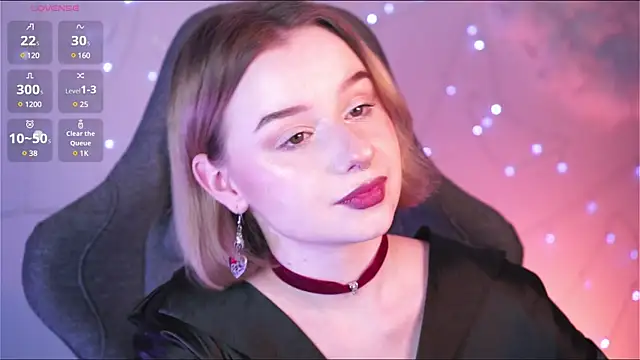 AdeleLoomis online show from February 4, 2025, 8:28 pm