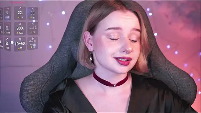 AdeleLoomis online show from February 4, 2025, 11:38 pm