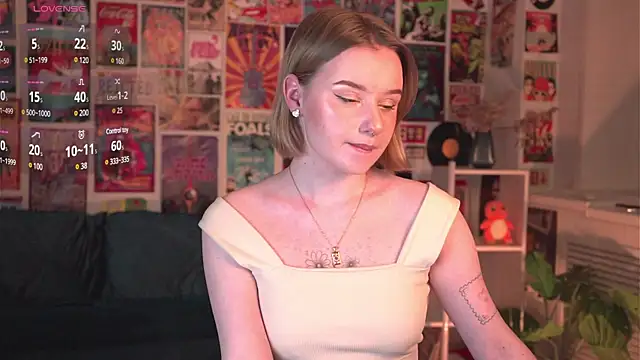 AdeleLoomis online show from February 18, 2025, 5:42 am