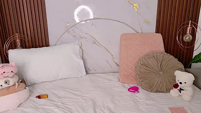 pamelajons  online show from October 22, 2025, 1:00 pm