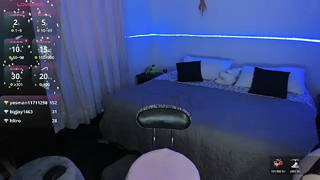 juaniblue online show from December 18, 2024, 6:14 pm