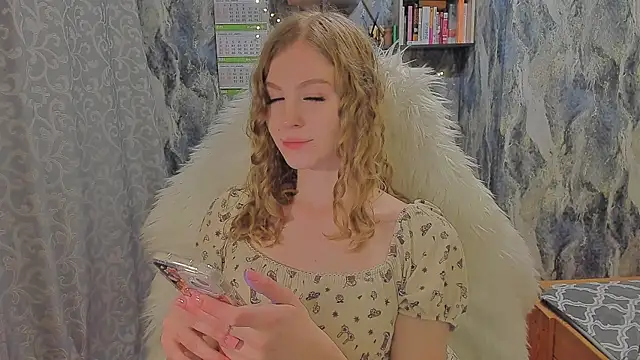 JuxxxsyBunx online show from November 4, 2025, 4:50 pm