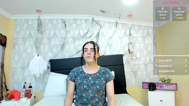 JustinePerry online show from October 27, 2025, 3:32 am