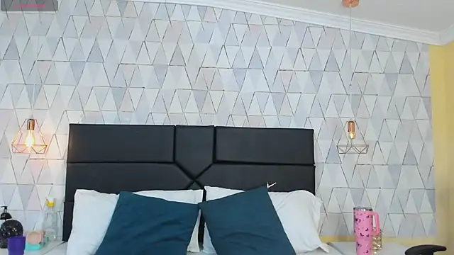 JustinePerry online show from December 20, 2025, 3:46 am