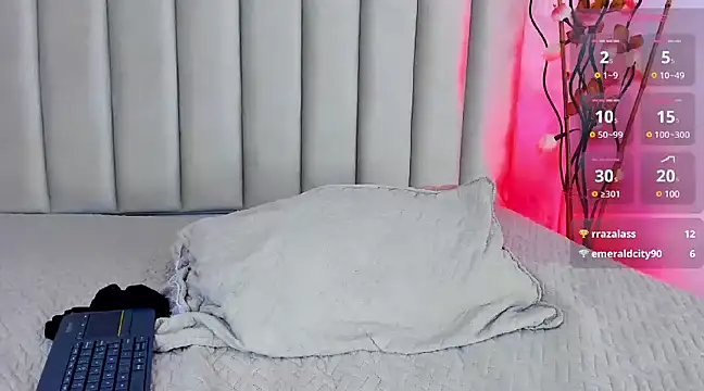 Snapshot of franchescamm chatting on February 13, 2025, 11:04 pm franchescamm online show from February 13, 2025, 11:04 pm