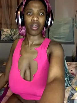 Snapshot of Queen-Boobylicious chatting on September 25, 2025, 9:29 pm Queen-Boobylicious online show from September 25, 2025, 9:29 pm