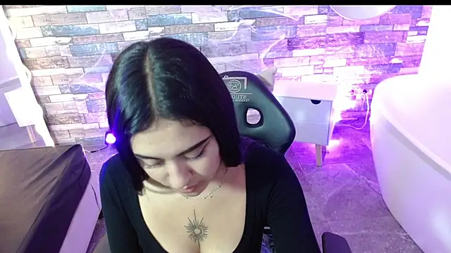 Moonshine tay online show from October 23, 2025, 7:45 pm