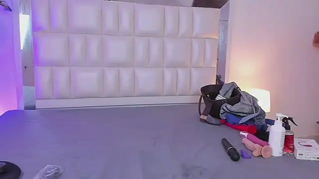 Alhana pulido online show from December 18, 2024, 8:25 pm