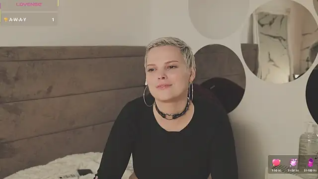 LikaBerry1 online show from September 28, 2025, 7:08 pm