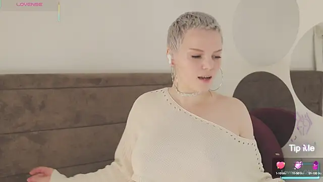 LikaBerry1 online show from October 2, 2025, 12:12 pm