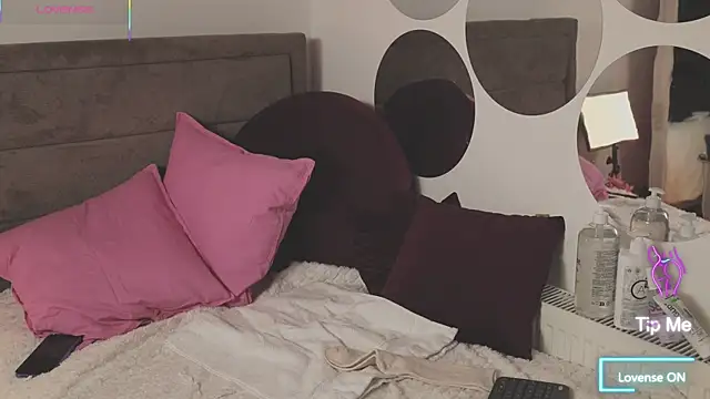 LikaBerry1 online show from October 11, 2025, 1:38 am