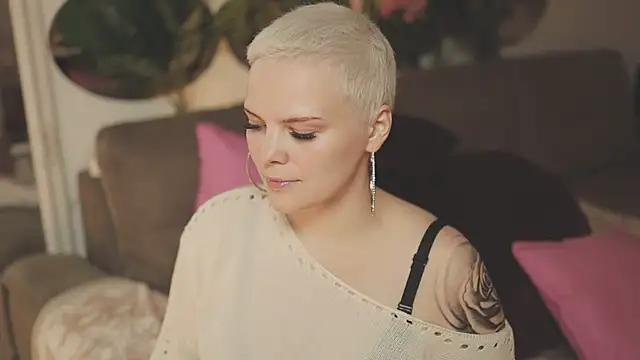 LikaBerry1 online show from October 21, 2025, 4:24 am